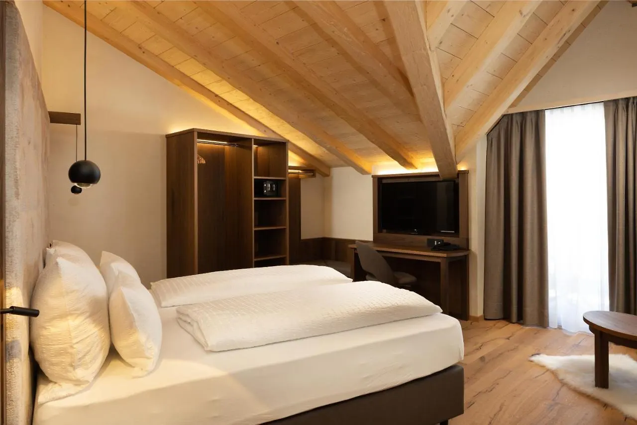 Camino Rustic Chic Hotel Λιβίνιο 4*,
